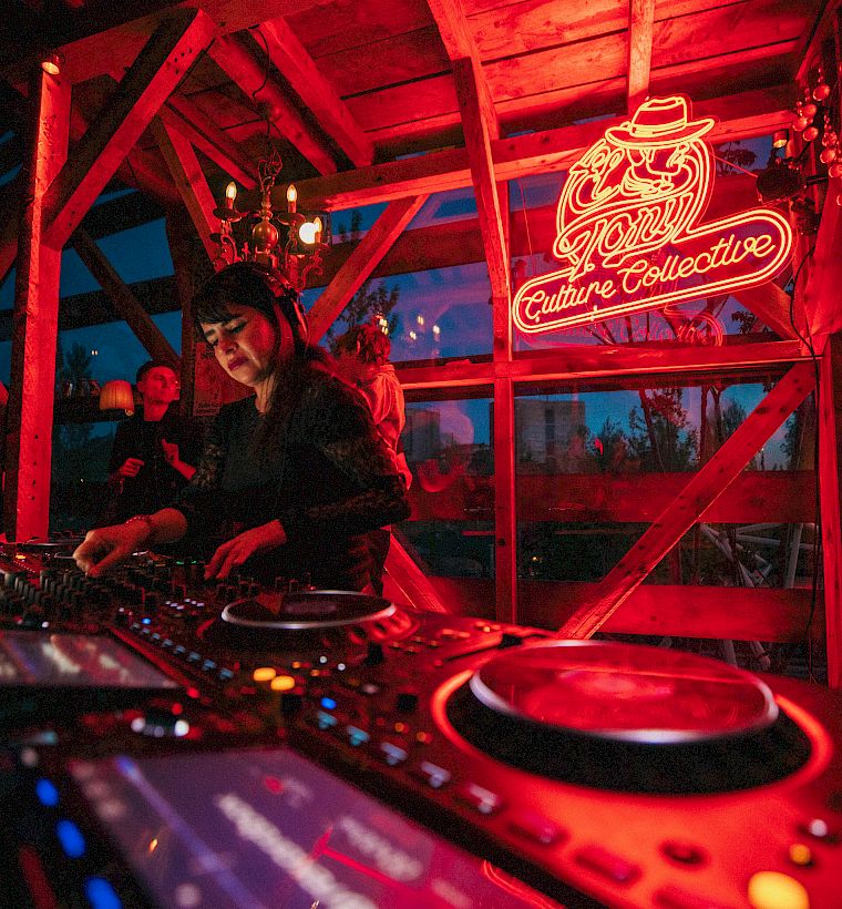 El Tony Selected Sessions : Birdhouse // Sofia Kourtesis &amp; Sebastian Konrad